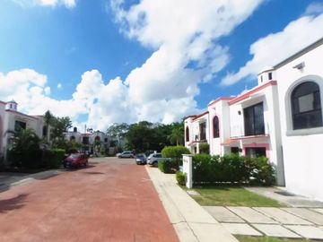 Casa En Cancún, Privada De Valparaíso Lote 31 Mz 33 Supermanzana 523 Fracc. San Gerónimo En Cancún. Av. Cancún, Av. Chac Mool. FL19-RU