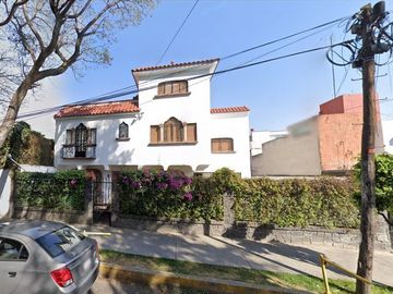 Casa en Venta. Country Club Churubusco, Coyoacán, Ciudad de México. Remate Hipotecario.