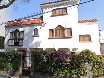 Casa en Venta. Country Club Churubusco, Coyoacán, Ciudad de México. Remate Hipotecario.