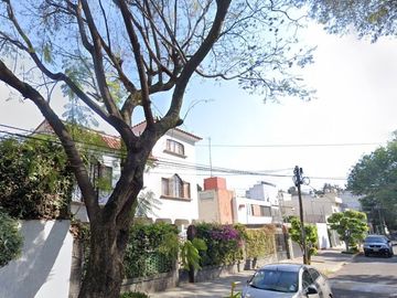 Casa en Venta. Country Club Churubusco, Coyoacán, Ciudad de México. Remate Hipotecario.