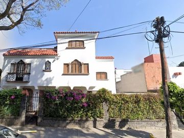 Casa en Venta. Country Club Churubusco, Coyoacán, Ciudad de México. Remate Hipotecario.