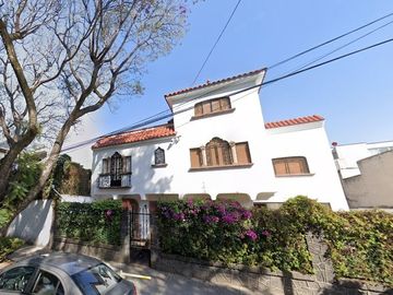 Casa en Venta. Country Club Churubusco, Coyoacán, Ciudad de México. Remate Hipotecario.