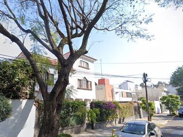 Casa en Venta. Country Club Churubusco, Coyoacán, Ciudad de México. Remate Hipotecario.