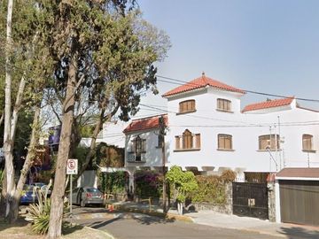Casa en Venta. Country Club Churubusco, Coyoacán, Ciudad de México. Remate Hipotecario.