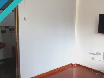 CASA 3 PISOS EN VENTA 150 M2 CALLE SAGITARIO - ATE
