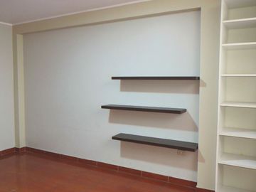 CASA 3 PISOS EN VENTA 150 M2 CALLE SAGITARIO - ATE
