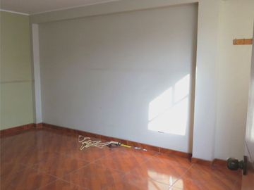 CASA 3 PISOS EN VENTA 150 M2 CALLE SAGITARIO - ATE