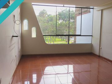 CASA 3 PISOS EN VENTA 150 M2 CALLE SAGITARIO - ATE
