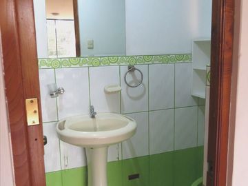 CASA 3 PISOS EN VENTA 150 M2 CALLE SAGITARIO - ATE