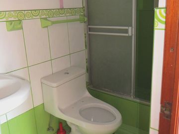 CASA 3 PISOS EN VENTA 150 M2 CALLE SAGITARIO - ATE