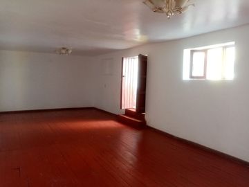 Venta de Amplia Casa de 285 m² a solo una cuadra de la Municipalidad de San Jerónimo - Cusco
