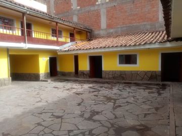 Venta de Amplia Casa de 285 m² a solo una cuadra de la Municipalidad de San Jerónimo - Cusco