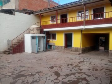 Venta de Amplia Casa de 285 m² a solo una cuadra de la Municipalidad de San Jerónimo - Cusco