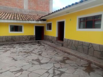 Venta de Amplia Casa de 285 m² a solo una cuadra de la Municipalidad de San Jerónimo - Cusco