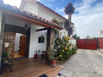 Espectacular Casa en venta, El Rosario de Peñuelas con Amplios Espacios, Piscina y Áreas Verdes