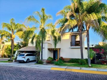 CASA EN VENTA NACIONES UNIDAS