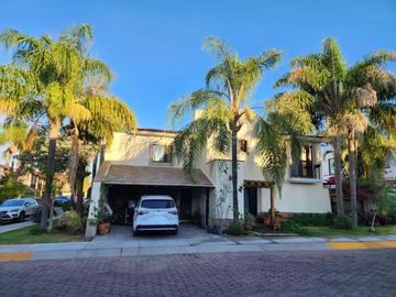 CASA EN VENTA NACIONES UNIDAS