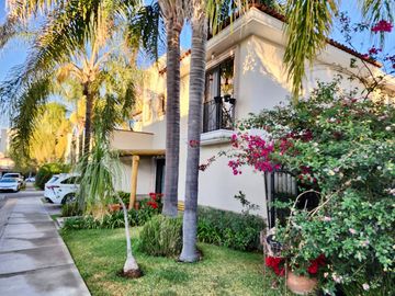 CASA EN VENTA NACIONES UNIDAS