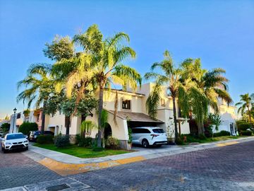 CASA EN VENTA NACIONES UNIDAS
