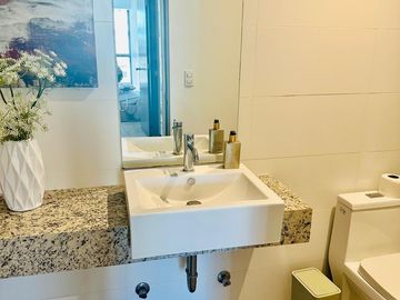 Moderno Departamento amoblado en excelente zona de San Isidro