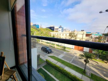 Moderno Departamento amoblado en excelente zona de San Isidro