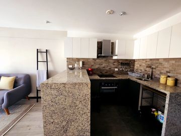 Moderno Departamento amoblado en excelente zona de San Isidro
