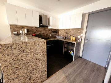 Moderno Departamento amoblado en excelente zona de San Isidro