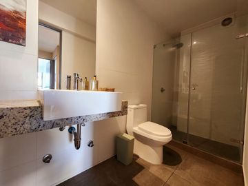 Moderno Departamento amoblado en excelente zona de San Isidro