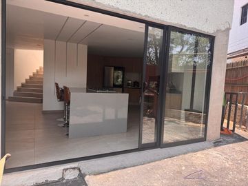 CASA EN VENTA, RECIÉN REMODELADA, CONDADO DE SAYAVEDRA, ATIZAPÁN DE ZARAGOZA.