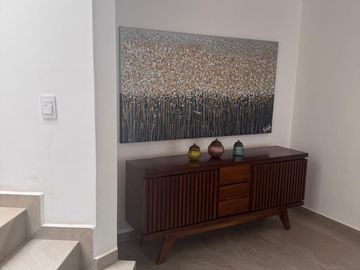 CASA EN VENTA, RECIÉN REMODELADA, CONDADO DE SAYAVEDRA, ATIZAPÁN DE ZARAGOZA.