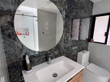 CASA EN VENTA, RECIÉN REMODELADA, CONDADO DE SAYAVEDRA, ATIZAPÁN DE ZARAGOZA.