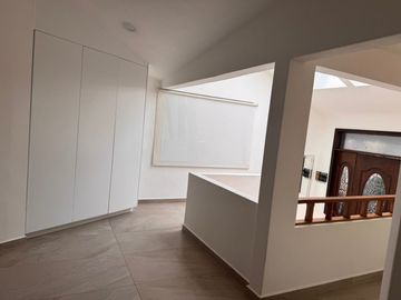 CASA EN VENTA, RECIÉN REMODELADA, CONDADO DE SAYAVEDRA, ATIZAPÁN DE ZARAGOZA.