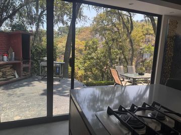CASA EN VENTA, RECIÉN REMODELADA, CONDADO DE SAYAVEDRA, ATIZAPÁN DE ZARAGOZA.