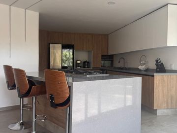 CASA EN VENTA, RECIÉN REMODELADA, CONDADO DE SAYAVEDRA, ATIZAPÁN DE ZARAGOZA.