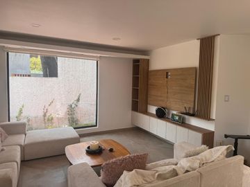CASA EN VENTA, RECIÉN REMODELADA, CONDADO DE SAYAVEDRA, ATIZAPÁN DE ZARAGOZA.