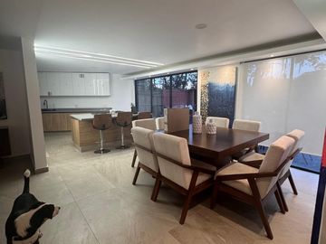 CASA EN VENTA, RECIÉN REMODELADA, CONDADO DE SAYAVEDRA, ATIZAPÁN DE ZARAGOZA.