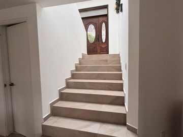 CASA EN VENTA, RECIÉN REMODELADA, CONDADO DE SAYAVEDRA, ATIZAPÁN DE ZARAGOZA.