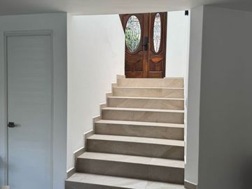CASA EN VENTA, RECIÉN REMODELADA, CONDADO DE SAYAVEDRA, ATIZAPÁN DE ZARAGOZA.