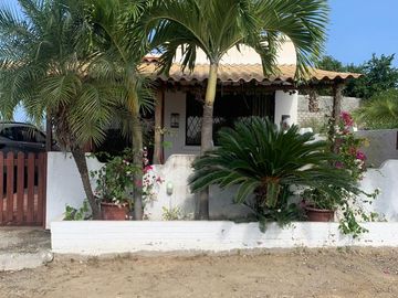 Casa en venta en sector Punta Blanca Santa Elena