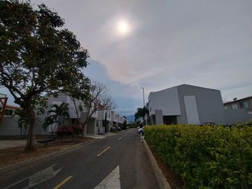 CASA  EN VENTA EN CIUDAD COUNTRY
