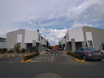 CASA  EN VENTA EN CIUDAD COUNTRY