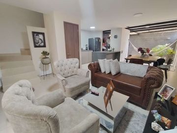 CASA  EN VENTA EN CIUDAD COUNTRY