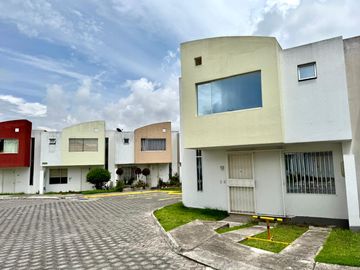 VENDO CASA EN CALDERÓN, A POCOS METROS DEL ISM