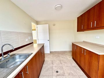 VENDO CASA EN CALDERÓN, A POCOS METROS DEL ISM