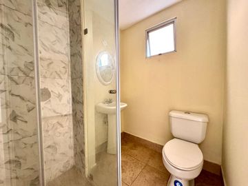 VENDO CASA EN CALDERÓN, A POCOS METROS DEL ISM