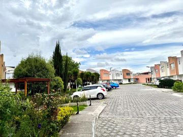 VENDO CASA EN CALDERÓN, A POCOS METROS DEL ISM