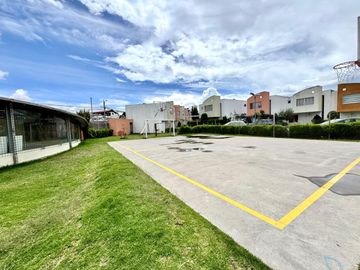 VENDO CASA EN CALDERÓN, A POCOS METROS DEL ISM