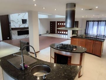 VENTA DE RESIDENCIA EN CAMPOS ELISEOS