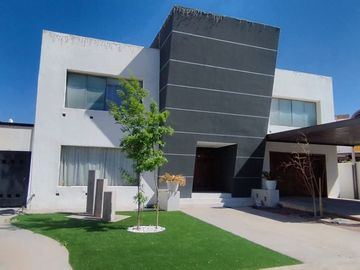 VENTA DE RESIDENCIA EN CAMPOS ELISEOS