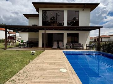 CASA DE 3 HABITACIONES SIN ADOSAR -EN VENTA- PIFO